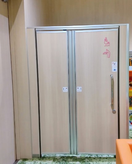 扉のついている箱型の個室