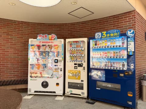 自動販売機が設置されている