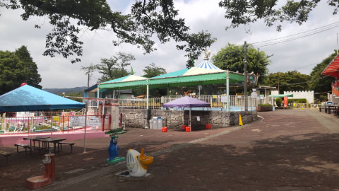 遊園地が広がっている