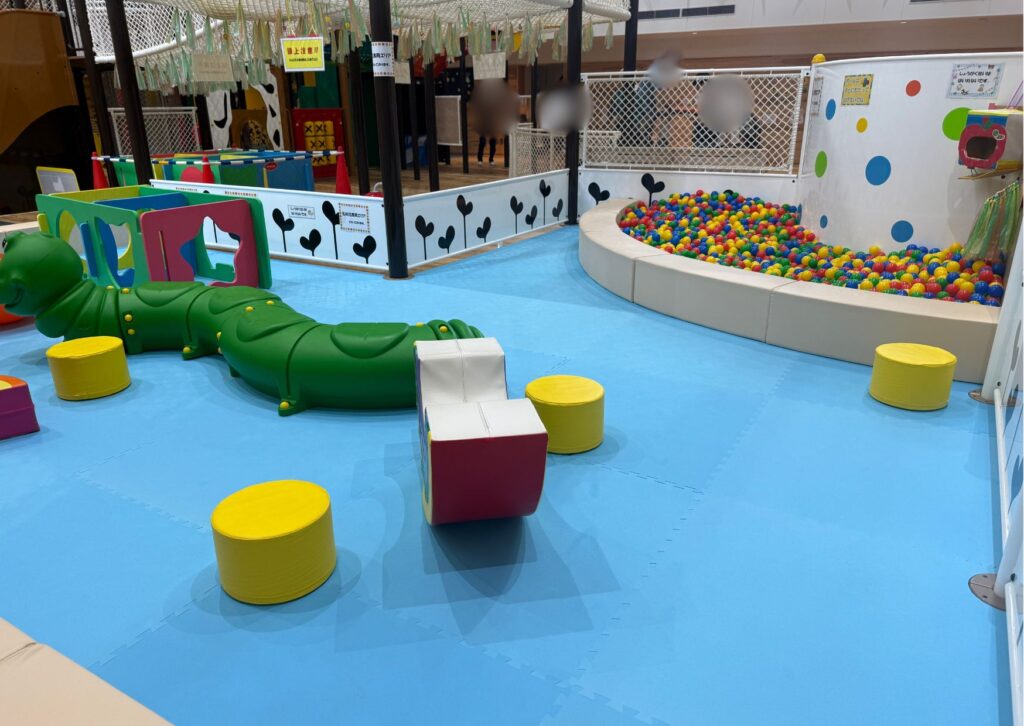 ボールプールなど幼児用の遊び場