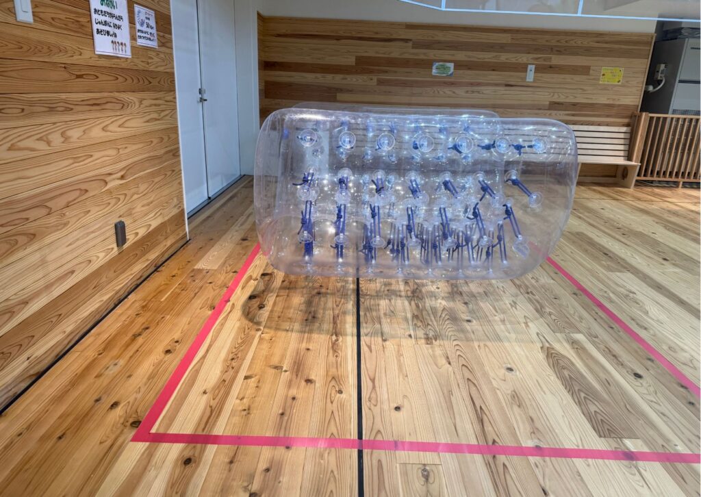 エア遊具が置かれている